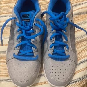 Men’s Nike tennis shoes size 7